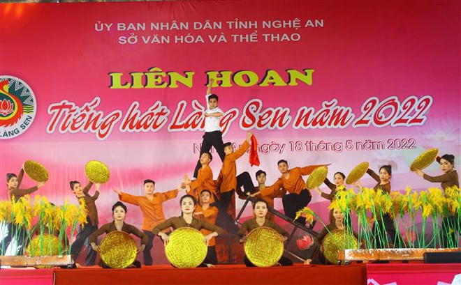 胡志明主席诞辰132周年：全国各地举办活动缅怀胡志明主席的丰功伟绩 ảnh 3