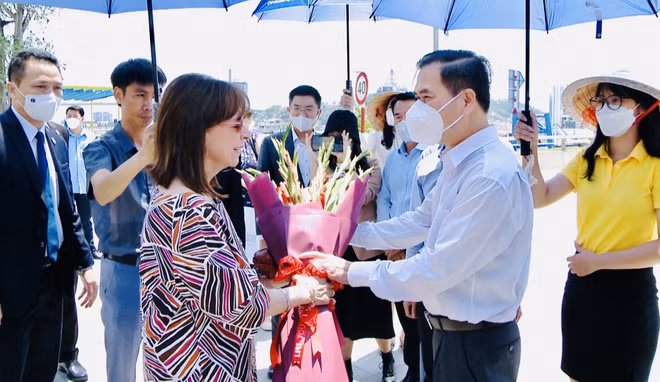 希腊总统参观广宁省下龙湾 ảnh 1
