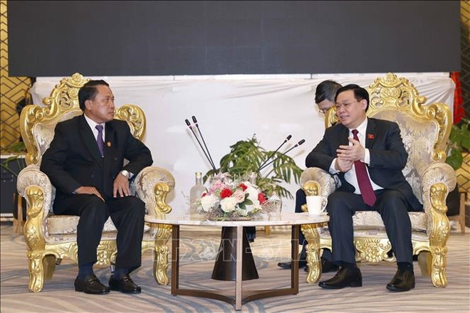 越南国会主席王廷惠会见了老挝财政部部长本炯 ảnh 1 越南国会主席王廷惠会见了老挝财政部部长本炯 ảnh 1