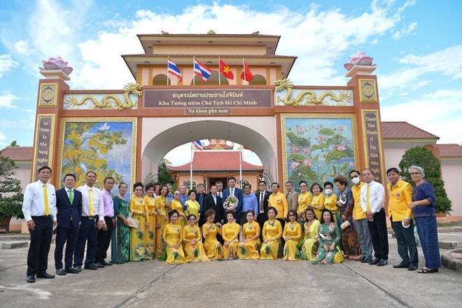 越南外交部副部长向旅泰越侨授予奖状 ảnh 2