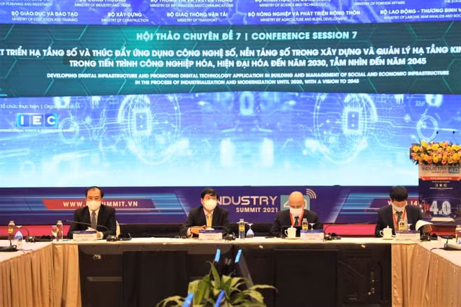 越共中央经济部举行有关社会经济基础设施建设和管理中的数字技术应用的专题研讨会 ảnh 1