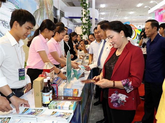 国会主席阮氏金银出席2019年芹苴国际旅游博览会 ảnh 2 国会主席阮氏金银出席2019年芹苴国际旅游博览会 ảnh 2