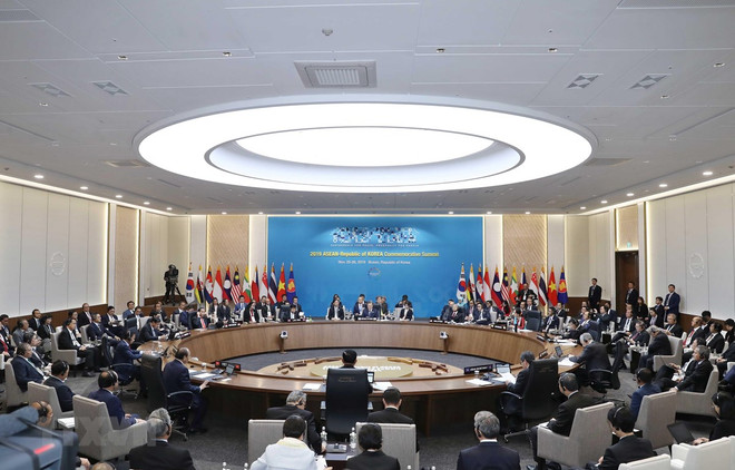 阮春福出席东盟与韩国建立伙伴关系30周年纪念峰会第二阶段会议 ảnh 1