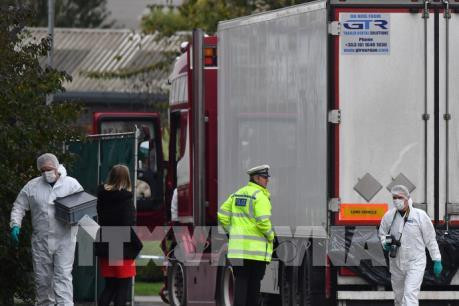 英国货车39人死亡案:越南与英国努力完成将货车受害者尸体运送回国的程序 ảnh 2 英国货车39人死亡案:越南与英国努力完成将货车受害者尸体运送回国的程序 ảnh 2