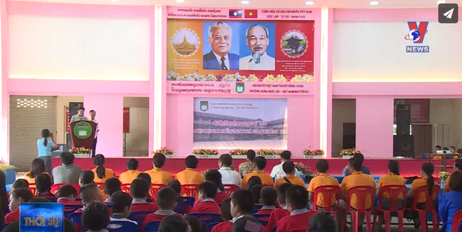 阮攸老越双语学校举行越南教师节纪念活动 ảnh 1 阮攸老越双语学校举行越南教师节纪念活动 ảnh 1