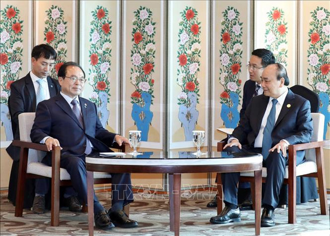 越南政府总理阮春福会见韩国釜山市市长吴巨敦 ảnh 1 越南政府总理阮春福会见韩国釜山市市长吴巨敦 ảnh 1