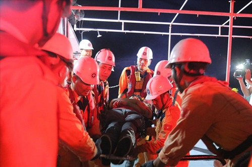 及时营救海上遇险的一名泰国籍船员 ảnh 1 及时营救海上遇险的一名泰国籍船员 ảnh 1