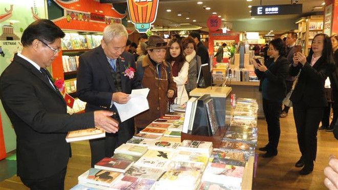 首个越南图书专卖区在韩国首尔正式开业 ảnh 2 首个越南图书专卖区在韩国首尔正式开业 ảnh 2