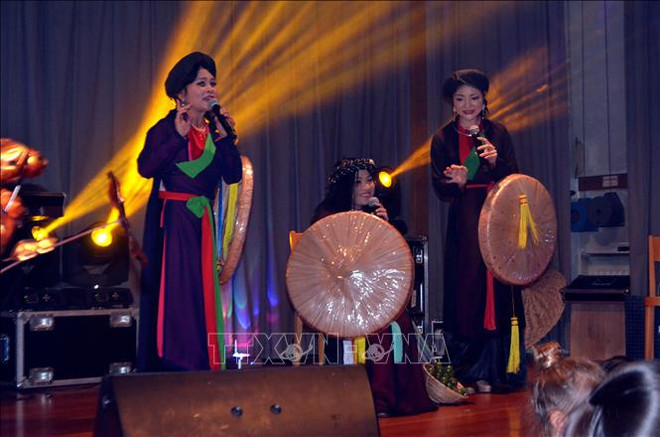 瑞越友好协会增进文化交流，加强团结友谊 ảnh 2