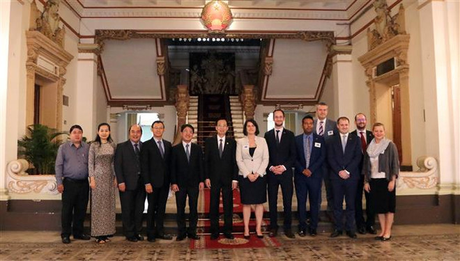 胡志明市领导会见澳大利亚政治交流委员会代表团 ảnh 1 胡志明市领导会见澳大利亚政治交流委员会代表团 ảnh 1