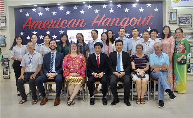 “美国约会空间”在安江大学正式揭牌 ảnh 1 “美国约会空间”在安江大学正式揭牌 ảnh 1