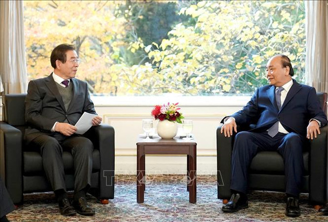 越南政府总理阮春福会见韩国首尔市市长 ảnh 2 越南政府总理阮春福会见韩国首尔市市长 ảnh 2