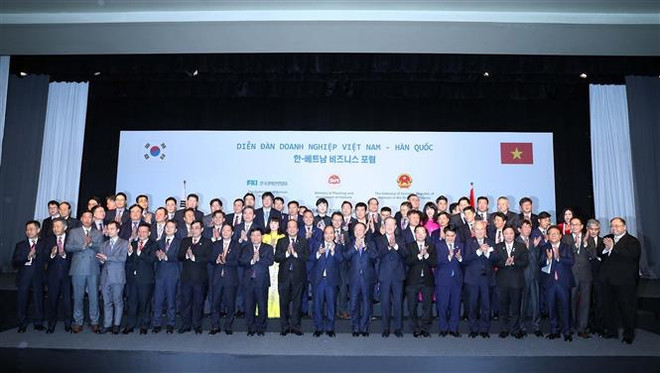 越南政府总理阮春福出席越南-韩国商务论坛 ảnh 3