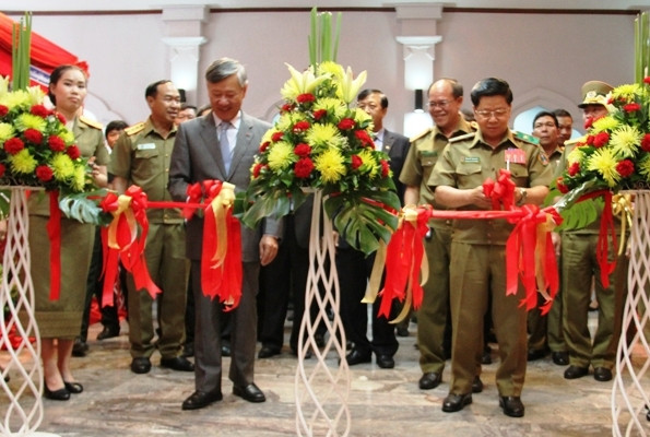 越老安全合作图片展在老挝万象开展 ảnh 1 越老安全合作图片展在老挝万象开展 ảnh 1