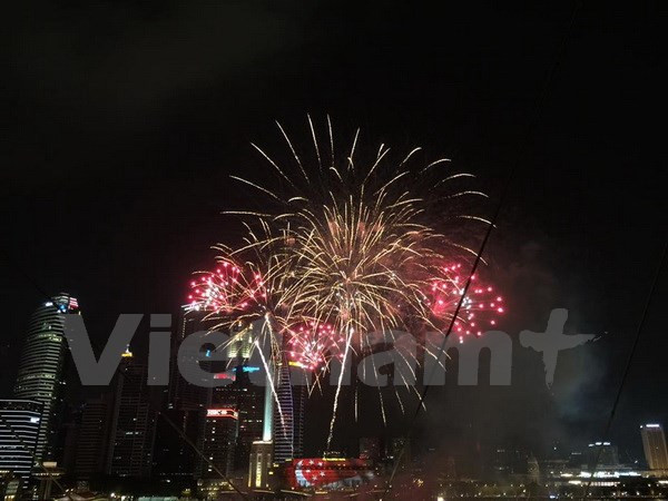 越南领导人致电新加坡领导庆祝该国独立50周年 ảnh 1