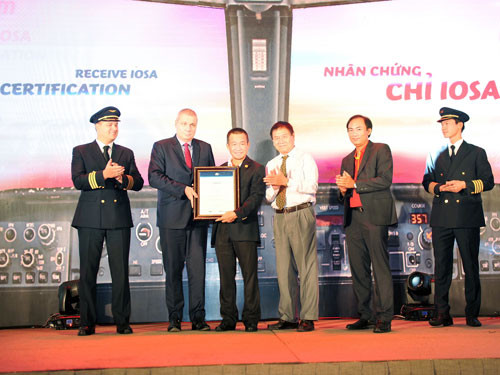 2015年上半年越捷航空公司营业收入增长205% ảnh 1 2015年上半年越捷航空公司营业收入增长205% ảnh 1