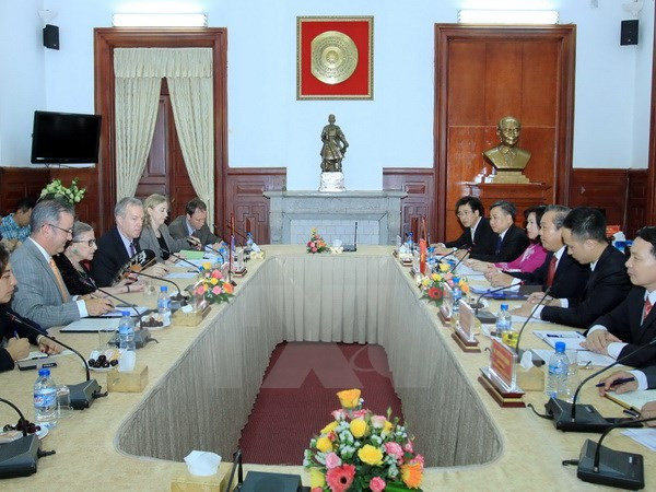 美国最高法院大法官对越南年轻一代充满信心 ảnh 1 美国最高法院大法官对越南年轻一代充满信心 ảnh 1