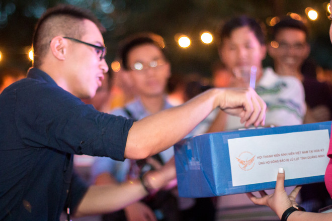 越南留学生在美国捐款帮助广宁省灾民 ảnh 1 越南留学生在美国捐款帮助广宁省灾民 ảnh 1