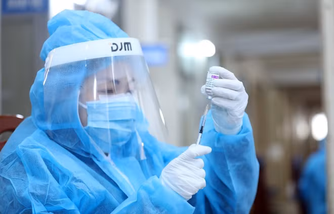 新冠疫苗接种一年回望：“盾牌”战役取得成功 ảnh 1