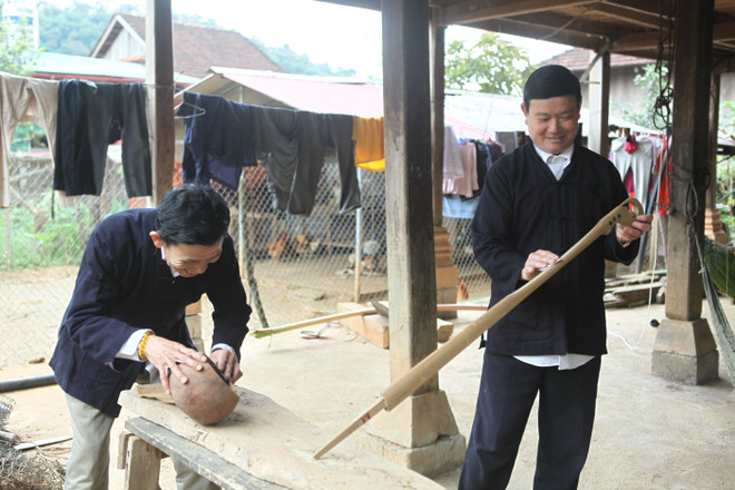 山萝省白泰族天曲天琴艺术（组图） ảnh 3