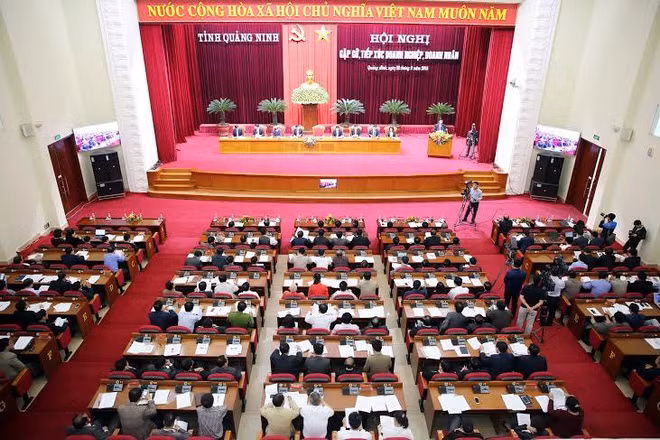 广宁省领导与400多家企业代表和商人举行会面交流 ảnh 1