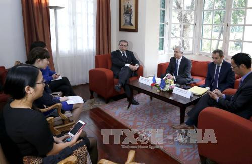 法国国民议会议长巴尔托洛内:法国企业希望加大对越投资 ảnh 2 法国国民议会议长巴尔托洛内:法国企业希望加大对越投资 ảnh 2