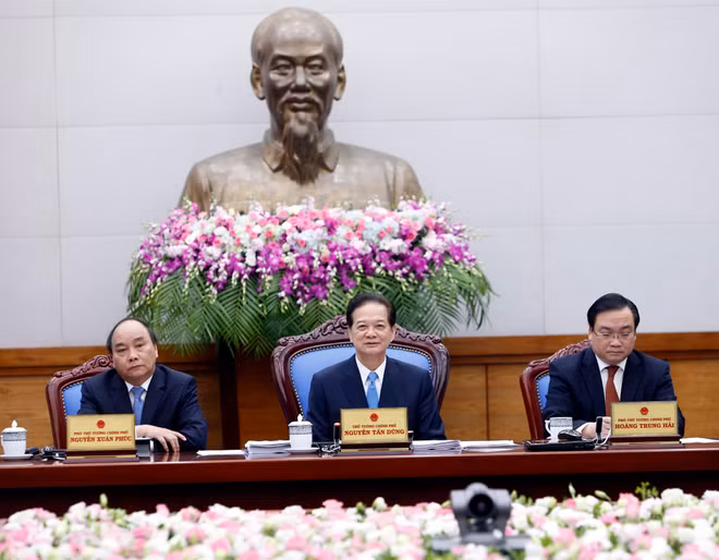 越南政府总理阮晋勇主持召开3月份政府例行会议 ảnh 1