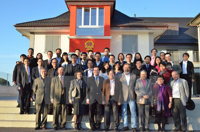 题为“旅居瑞士越南青年知识分子与祖国家乡”座谈会在日内瓦举行 ảnh 1 题为“旅居瑞士越南青年知识分子与祖国家乡”座谈会在日内瓦举行 ảnh 1