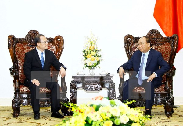 阮春福总理会见香港越南商会会长蔡冠深 ảnh 1 阮春福总理会见香港越南商会会长蔡冠深 ảnh 1