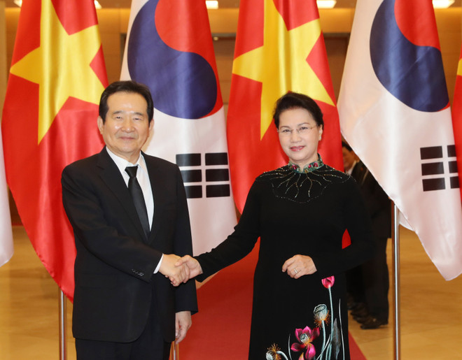 越南国会主席阮氏金银同韩国国会议长丁世均举行会谈 ảnh 1 越南国会主席阮氏金银同韩国国会议长丁世均举行会谈 ảnh 1