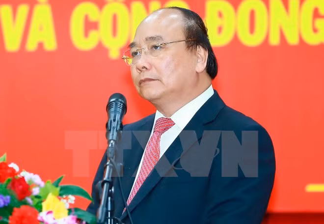 越南政府总理阮春福启程赴菲出席第30届东盟峰会 ảnh 1