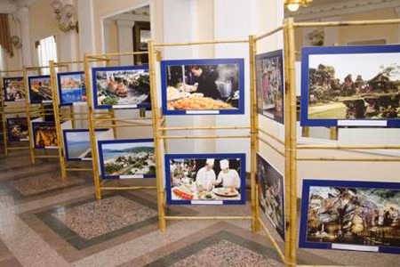 题为“越南风土人情”图片展在乌克兰举行 ảnh 1