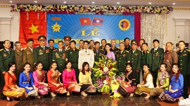 援老越南志愿军和军事专家见面会在山萝省举行 ảnh 1 援老越南志愿军和军事专家见面会在山萝省举行 ảnh 1