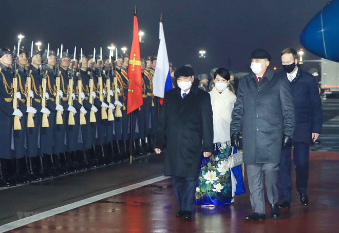 越南国家主席阮春福抵达莫斯科 开始对俄罗斯进行正式访问 ảnh 1 越南国家主席阮春福抵达莫斯科 开始对俄罗斯进行正式访问 ảnh 1