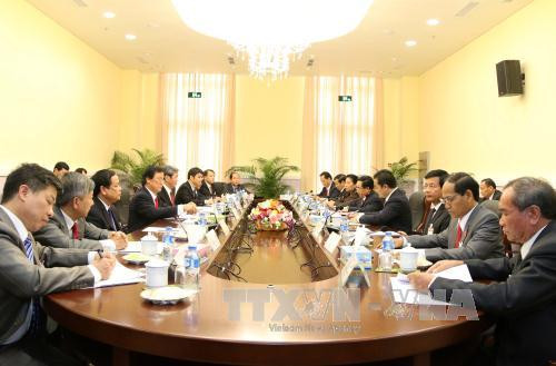 老挝国会主席巴妮·雅陶都会见越南高级代表团 ảnh 1