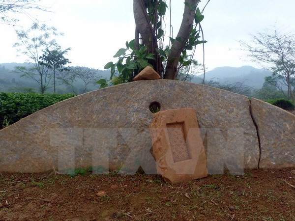 越南宣光省首次发现古石磬 ảnh 1 越南宣光省首次发现古石磬 ảnh 1