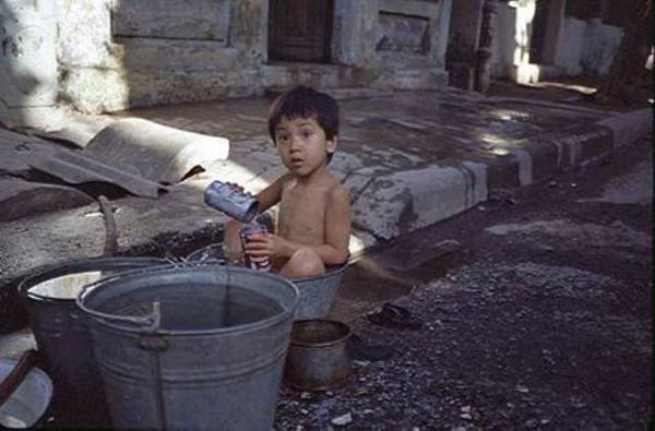 法国摄影师“20世纪80年代的越南”图片展亮相河内 ảnh 3 法国摄影师“20世纪80年代的越南”图片展亮相河内 ảnh 3