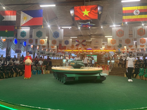 越南奥黛在“文化军”比赛抽签仪式上脱颖而出 ảnh 1 越南奥黛在“文化军”比赛抽签仪式上脱颖而出 ảnh 1