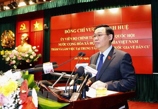 国会主席王廷惠视察越南国家人口数据中心 ảnh 1