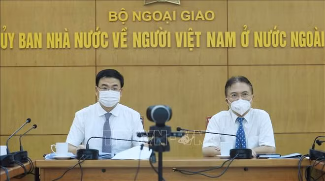 新冠肺炎疫情:“侨民携手抗击疫情—越南制疫苗”座谈会以视频方式举行 ảnh 2 新冠肺炎疫情:“侨民携手抗击疫情—越南制疫苗”座谈会以视频方式举行 ảnh 2