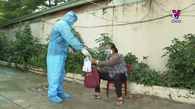 新冠轻症患者居家享受军医诊治服务 ảnh 1 新冠轻症患者居家享受军医诊治服务 ảnh 1