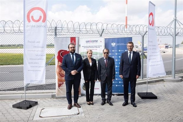 越南驻波兰大使出席波兰政府援助越南新冠疫苗交接仪式 ảnh 1