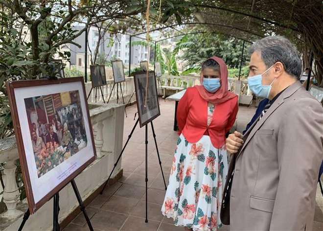 武元甲大将诞辰110周年:通过在阿尔及利亚的历史资料图片展展现国际友人的敬仰之情 ảnh 2 武元甲大将诞辰110周年:通过在阿尔及利亚的历史资料图片展展现国际友人的敬仰之情 ảnh 2