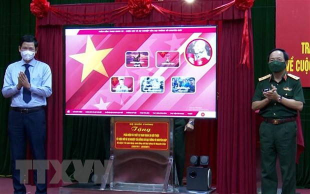 广平省获赠介绍武元甲大将生平事迹的3D游览设备和软件 ảnh 1