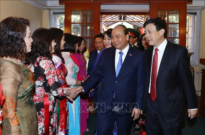 阮春福会见旅欧越南人 探访越南驻捷克大使馆 ảnh 2 阮春福会见旅欧越南人 探访越南驻捷克大使馆 ảnh 2