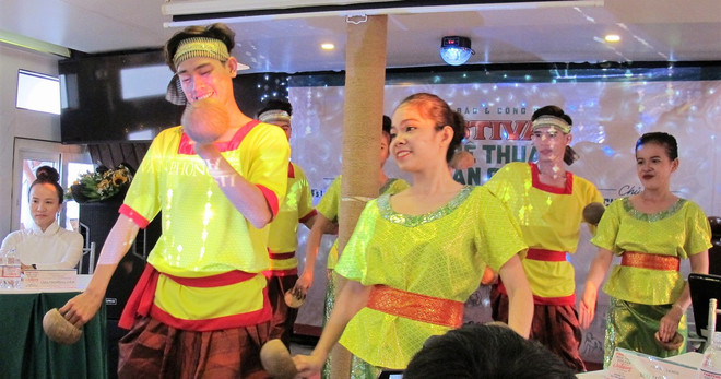 首届民间艺术节在胡志明市阮惠步行街举行 ảnh 1 首届民间艺术节在胡志明市阮惠步行街举行 ảnh 1