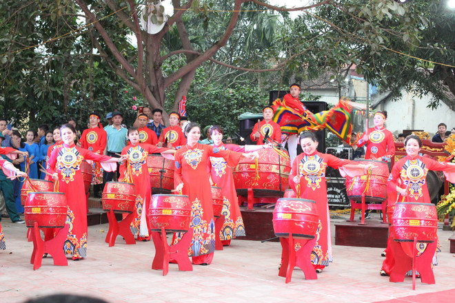 河内市委书记黄忠海上香缅怀国祖雒龙君 ảnh 2 河内市委书记黄忠海上香缅怀国祖雒龙君 ảnh 2
