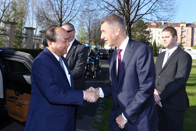 捷克共和国总理主持仪式 欢迎越南政府总理阮春福访问 ảnh 1