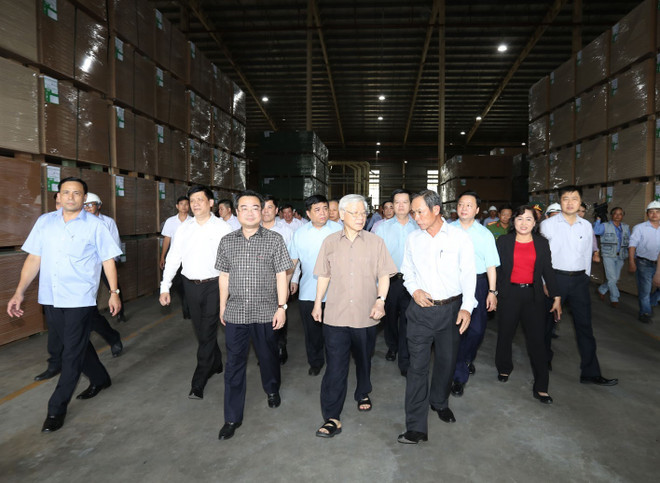 阮富仲:坚江省以经济发展为中心、以党建为核心 实现全面发展 ảnh 2 阮富仲:坚江省以经济发展为中心、以党建为核心 实现全面发展 ảnh 2