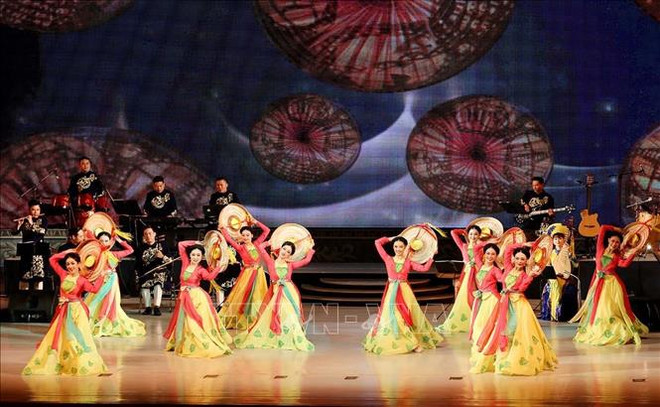 越南国家艺术团在朝鲜进行演出 ảnh 1 越南国家艺术团在朝鲜进行演出 ảnh 1